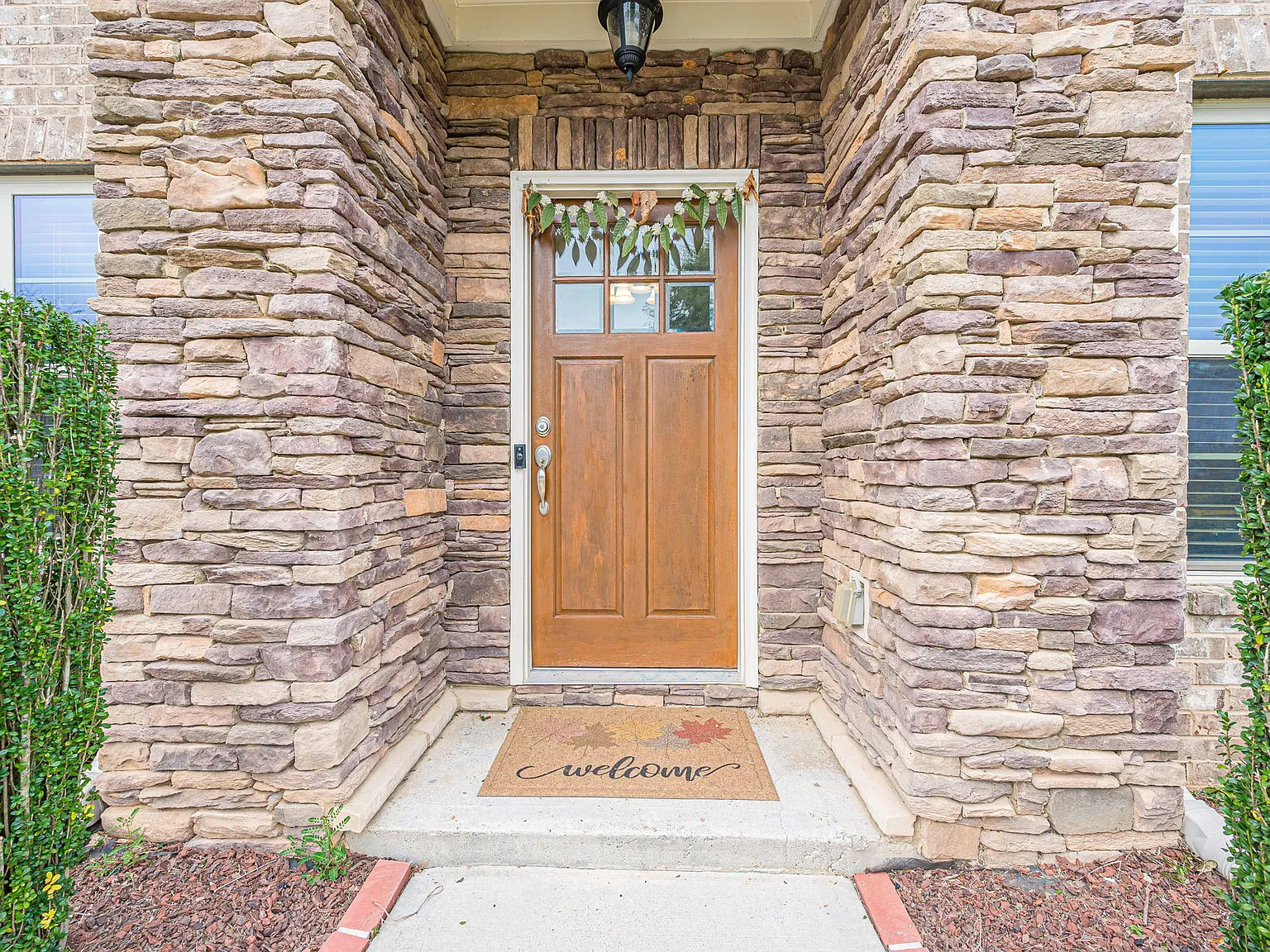 5 bed, 3050 sqft, $3,000 — Photo 2