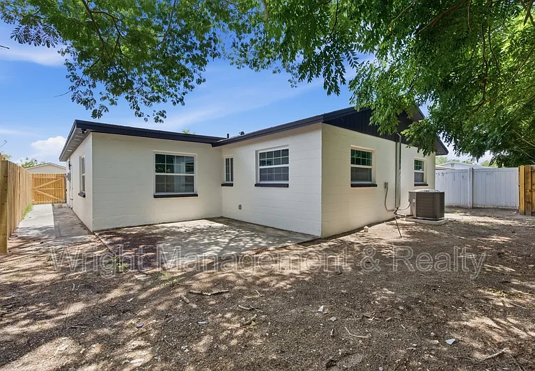 3029 Corona Dr — Photo 16