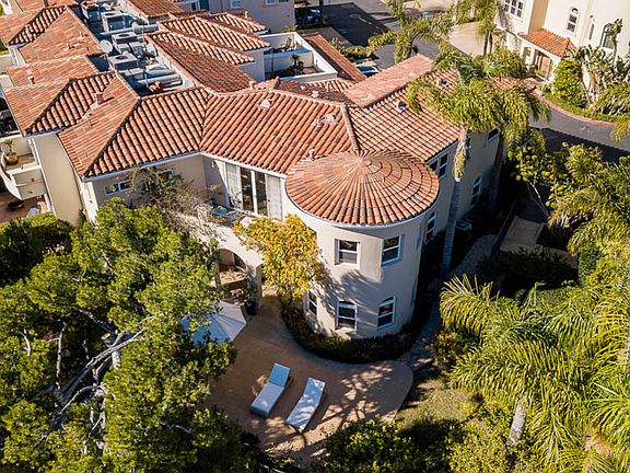 3rd image of 23945 De Ville Way