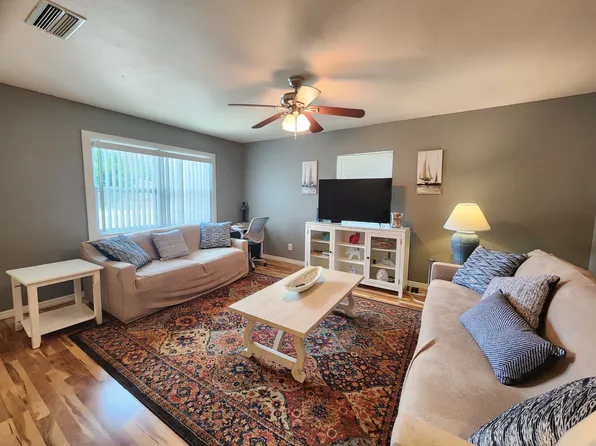 5604 1st Avenue Dr NW, Bradenton, FL 34209