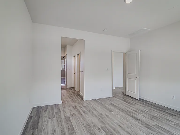 15017 Maryvale Ave — Photo 18