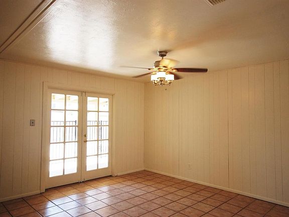 5th image of 3031 N 39th Dr