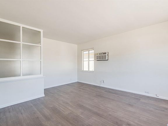 3rd image of 1337 N Buena Vista St Unit D
