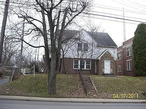 625 Park Ave W photo 1