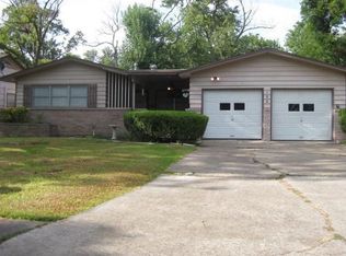 122 Chestnut St, Lake Jackson, TX 77566