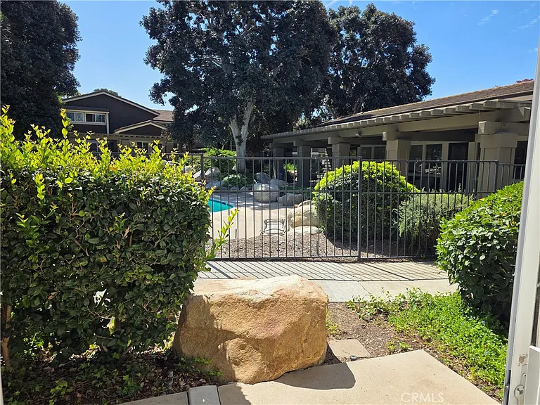253 Streamwood — Photo 3