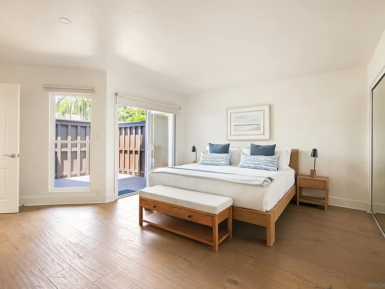 2452 Azure Coast Dr — Photo 4