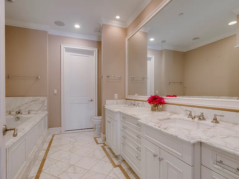 2555 N Pearl St #1402 — Photo 25