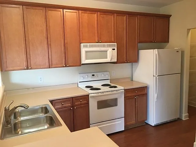 2 bed, 2.0 bath, 1162 sqft, $1,690 — Photo 2