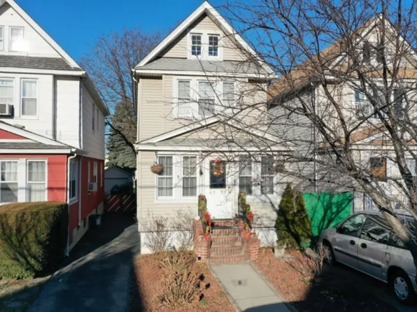 61-35 Austin St, Flushing, NY 11374