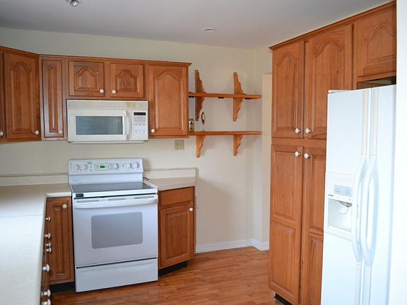 2nd image of 211 Norway St
