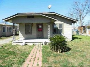 720 E Mesquite St, Uvalde, TX 78801