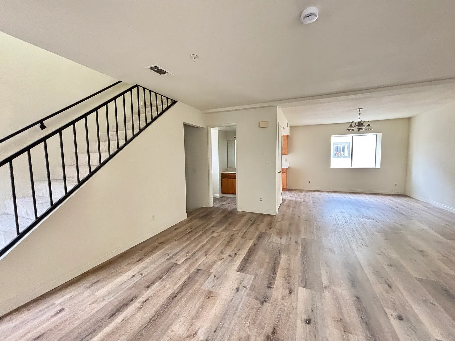 3 bed, 2.5 bath, 1000 sqft, $3,150 — Photo 2