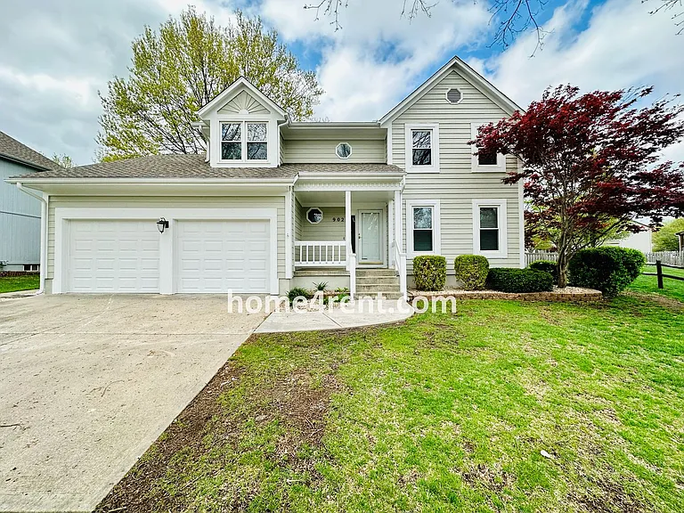 902 Sherman Pkwy — Photo 2