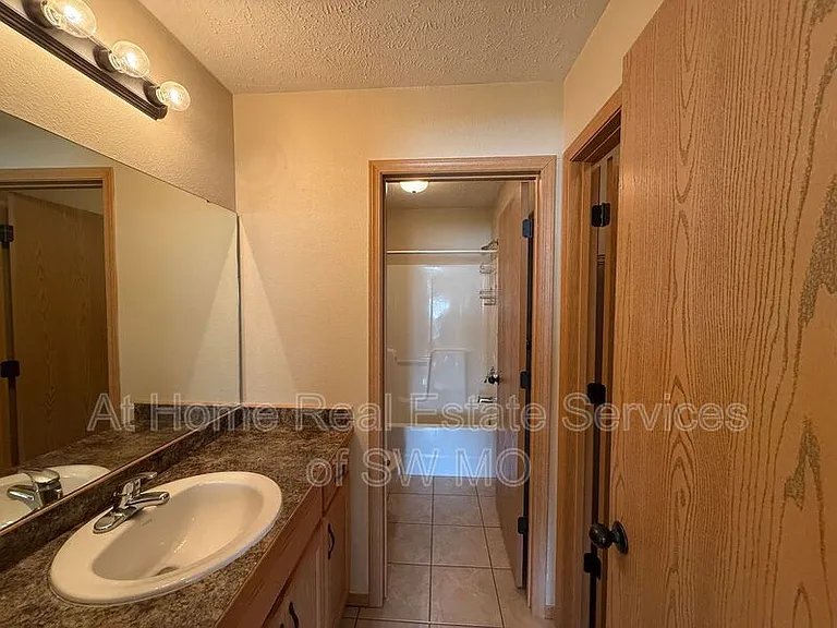 936 N Parkwood Ave — Photo 9
