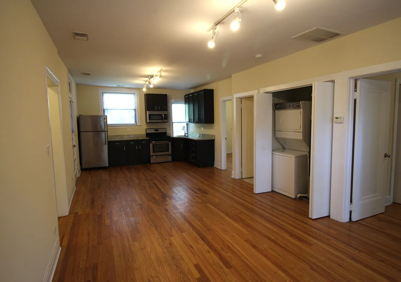2 bed, 800 sqft, $2,350 — Photo 3
