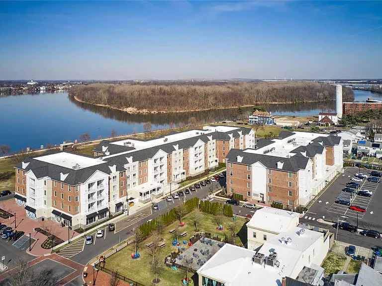 Pearl Pointe Apartments — Photo 44