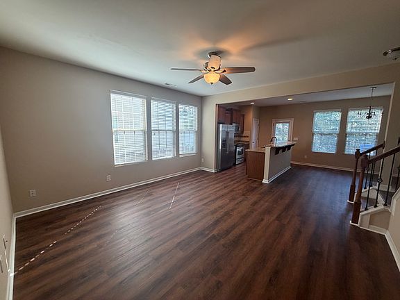 4th image of 1015 Grand Ridge Dr
