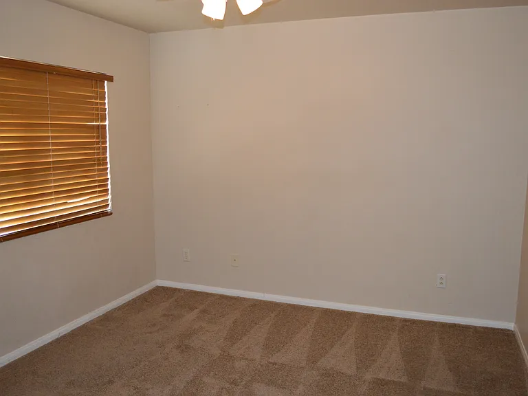 914 Socorro Song Ln — Photo 16