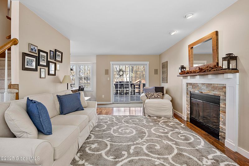 3rd image of 10 Dunwoodie Road
