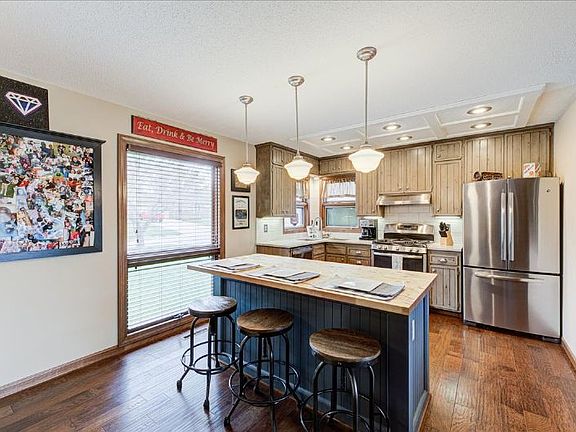 2nd image of 313 Fairview Dr