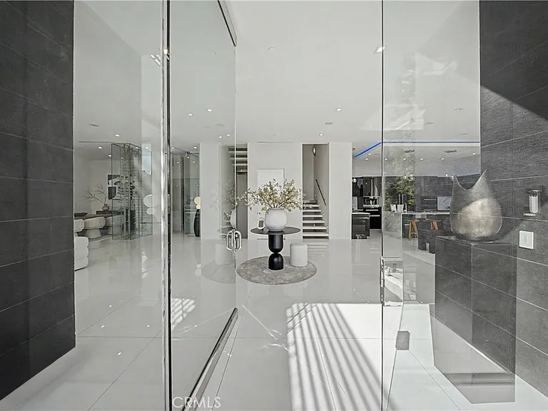 9459 Beverly Crest Dr — Photo 3