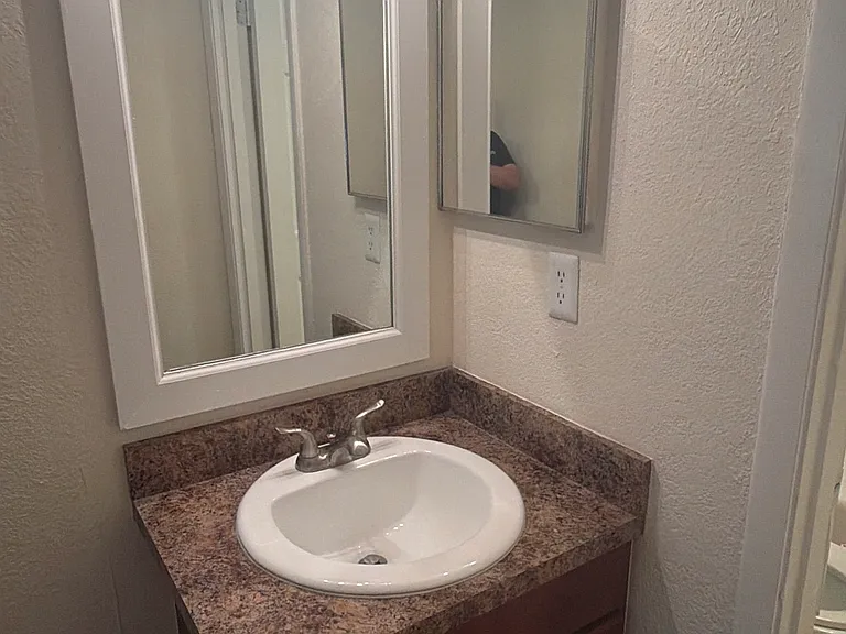1 Bedroom Sink
