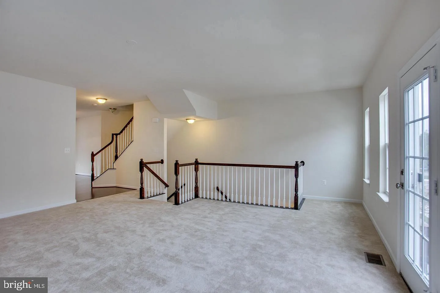 3 bed, 3.5 bath, 2630 sqft, $3,100 — Photo 4