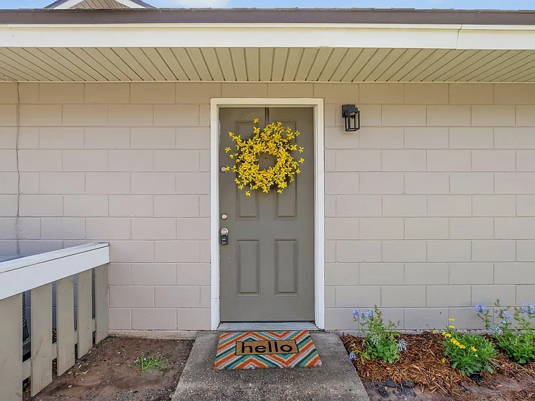 2241 W Pensacola St #6 — Photo 1