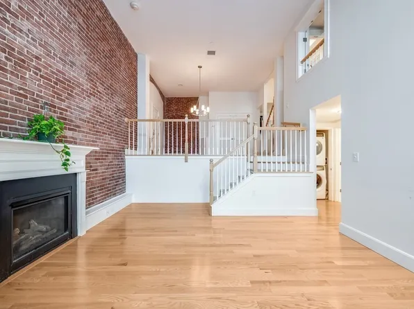 52 Sanborn St APT 7, Reading, MA 01867