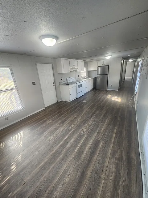 3 bed, 720 sqft, $900 — Photo 4