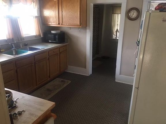 2nd image of 306 S 1st St