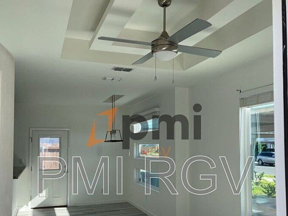 4th image of 808 W Carmel Ave APT 3