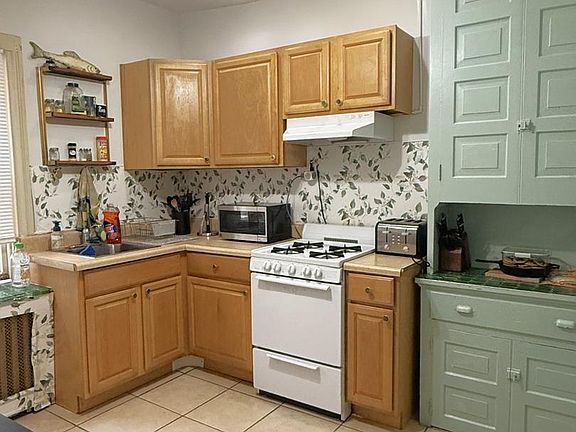 5th image of 152 E Walnut St