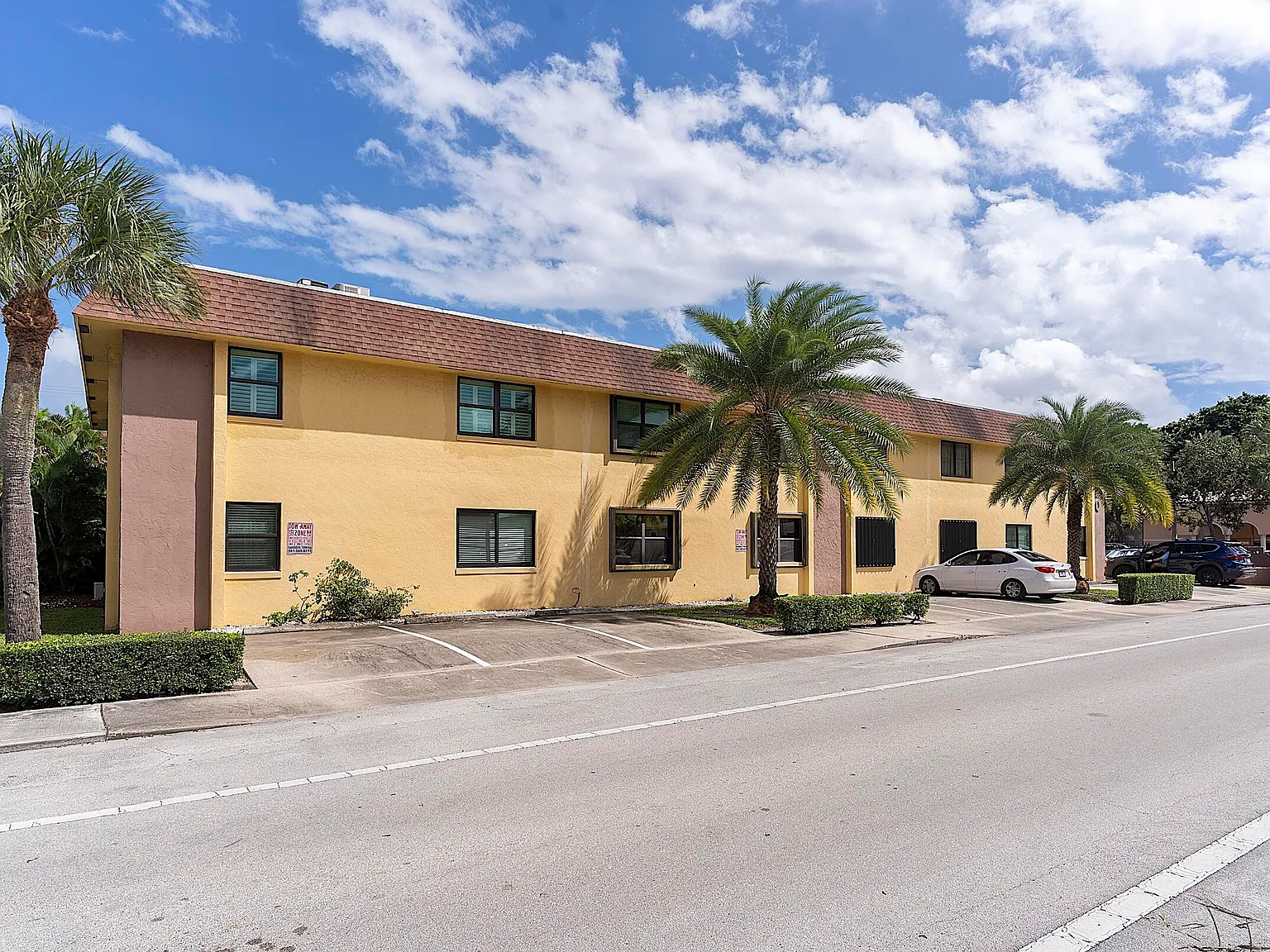 2 bed, 2.0 bath, 1072 sqft, $3,500 — Photo 3