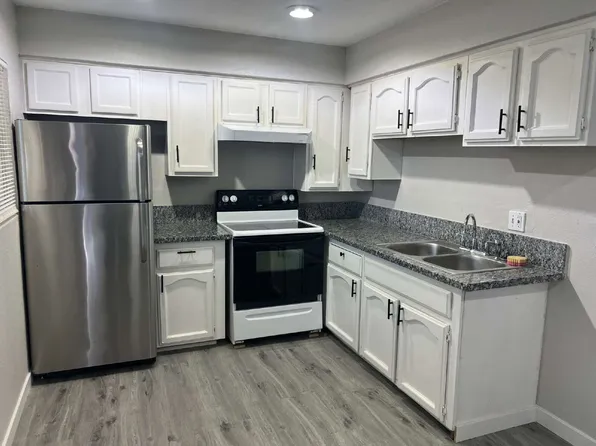 3391 Brussels St APT 4, Las Vegas, NV 89169