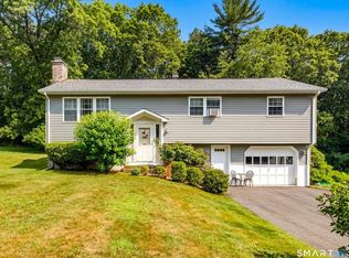 19 Porach Rd, Uncasville, CT 06382