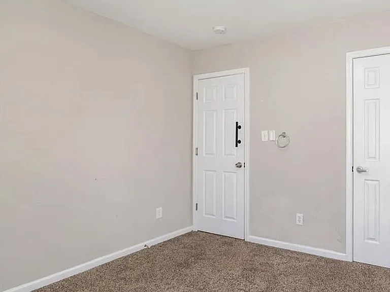 1212 Oakdale Commons Ct — Photo 4