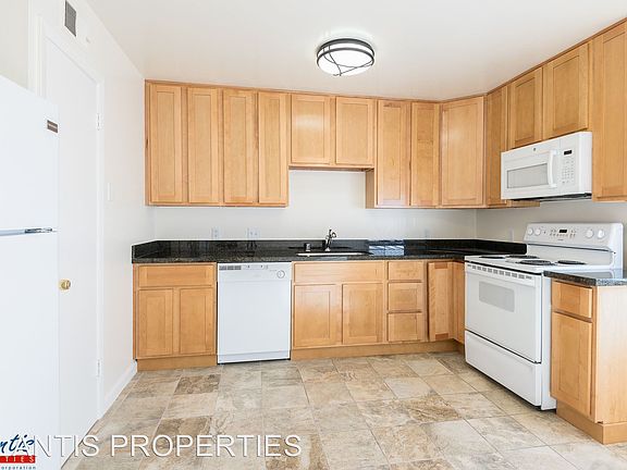5th image of 210 Rose Ct APT 07
