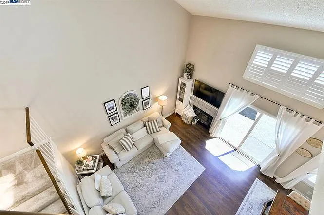 36131 Toulouse St — Photo 4