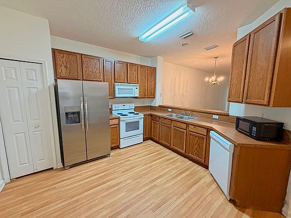 2nd image of 3888 Summer Grove Way S