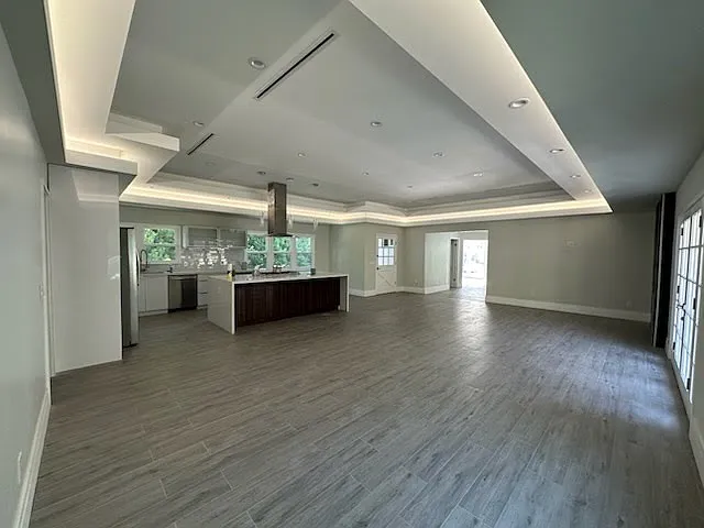 4929 Reseda Blvd — Photo 3