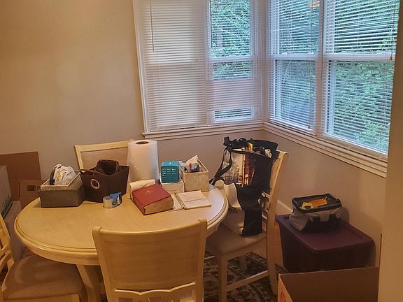 3rd image of 2921B Earlewood Dr