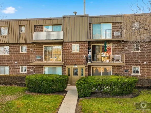 588 Fairway View Dr APT 2H, Wheeling, IL 60090