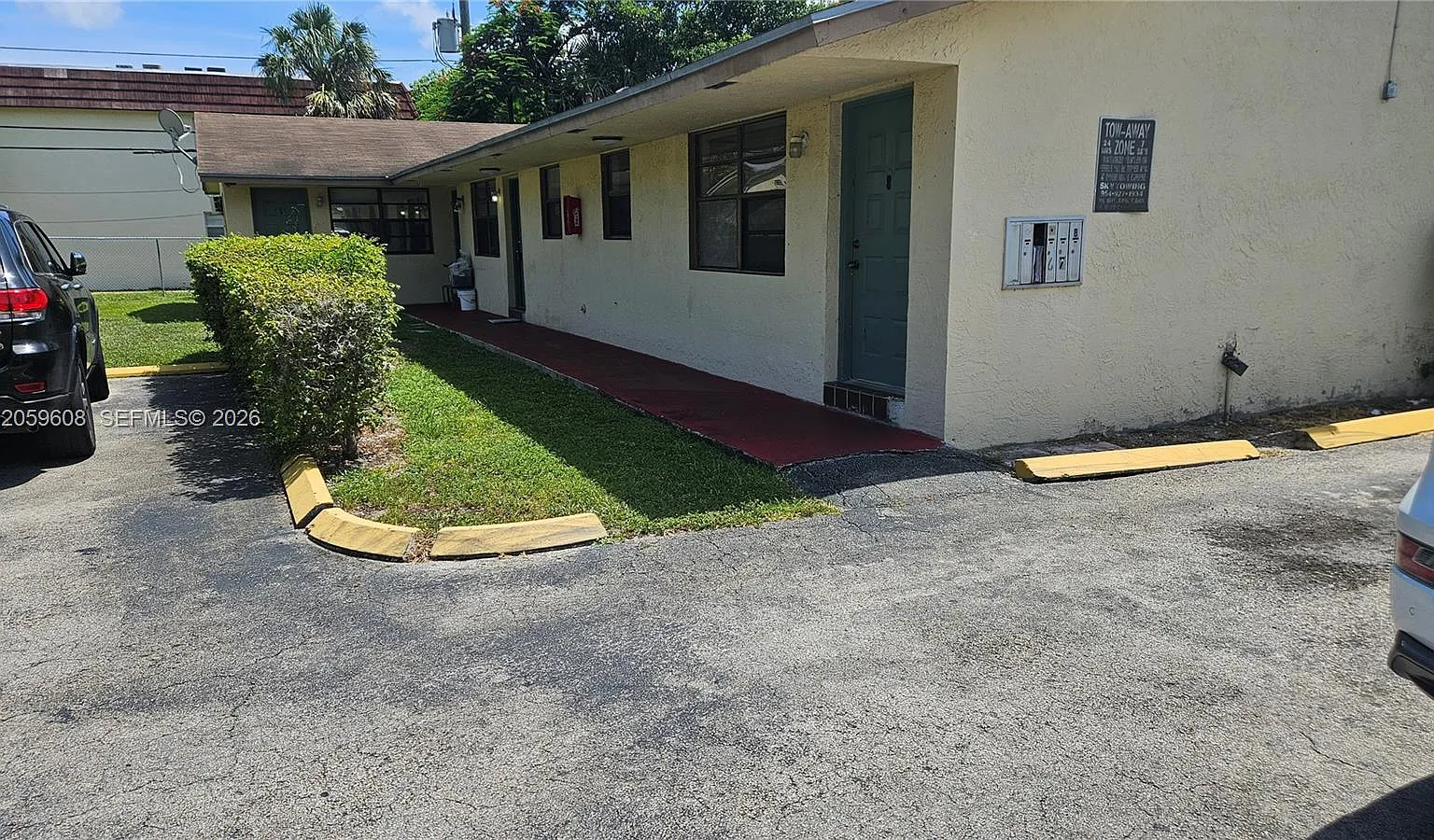 Hollywood Little Ranches — Photo 1