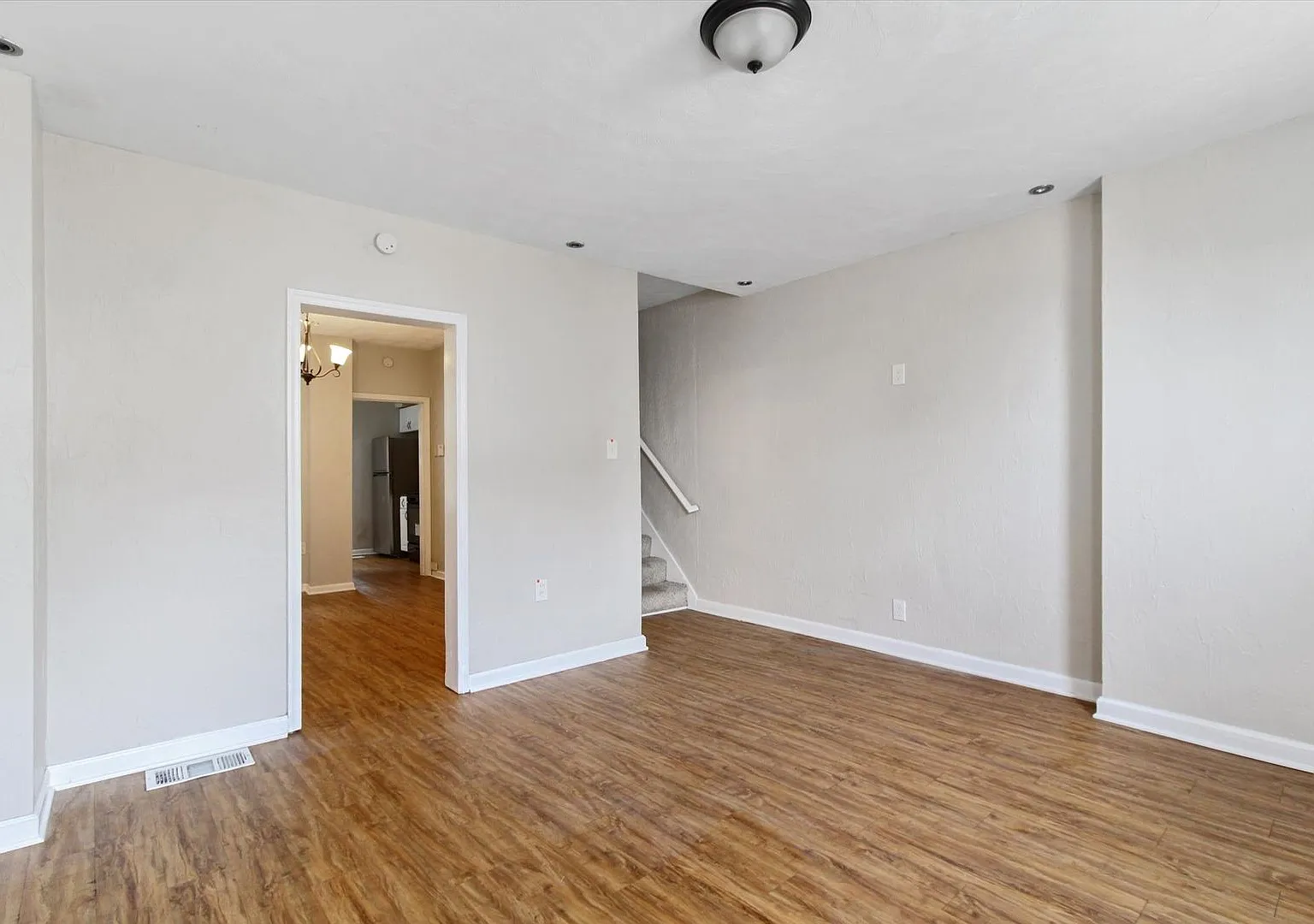 Coming Soon - Spacious 3 Bedroom, 1.5 Bath Home in North York - Central York School District. — Photo 3