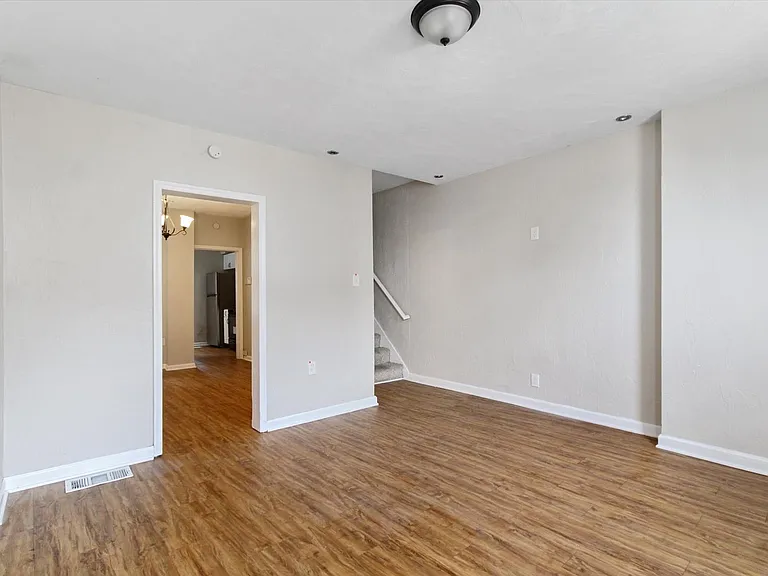 40 Laurel St — Photo 3