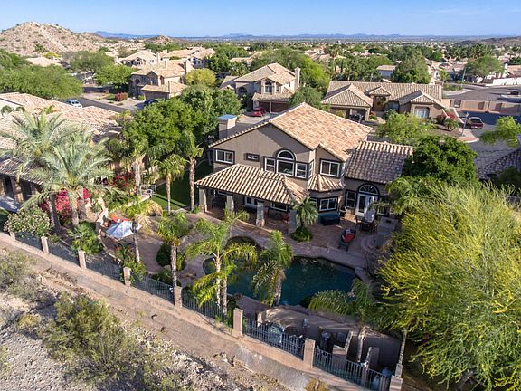 2nd image of 2428 E Desert Willow Dr