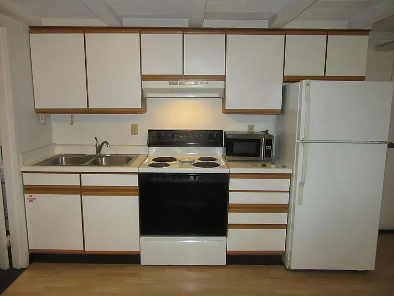 5 Woolf Ave #8 — Photo 2