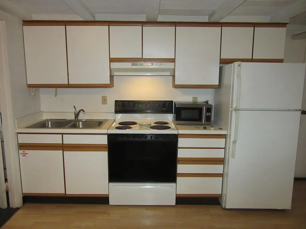 Building Photo - 5 Woolf Ave #9